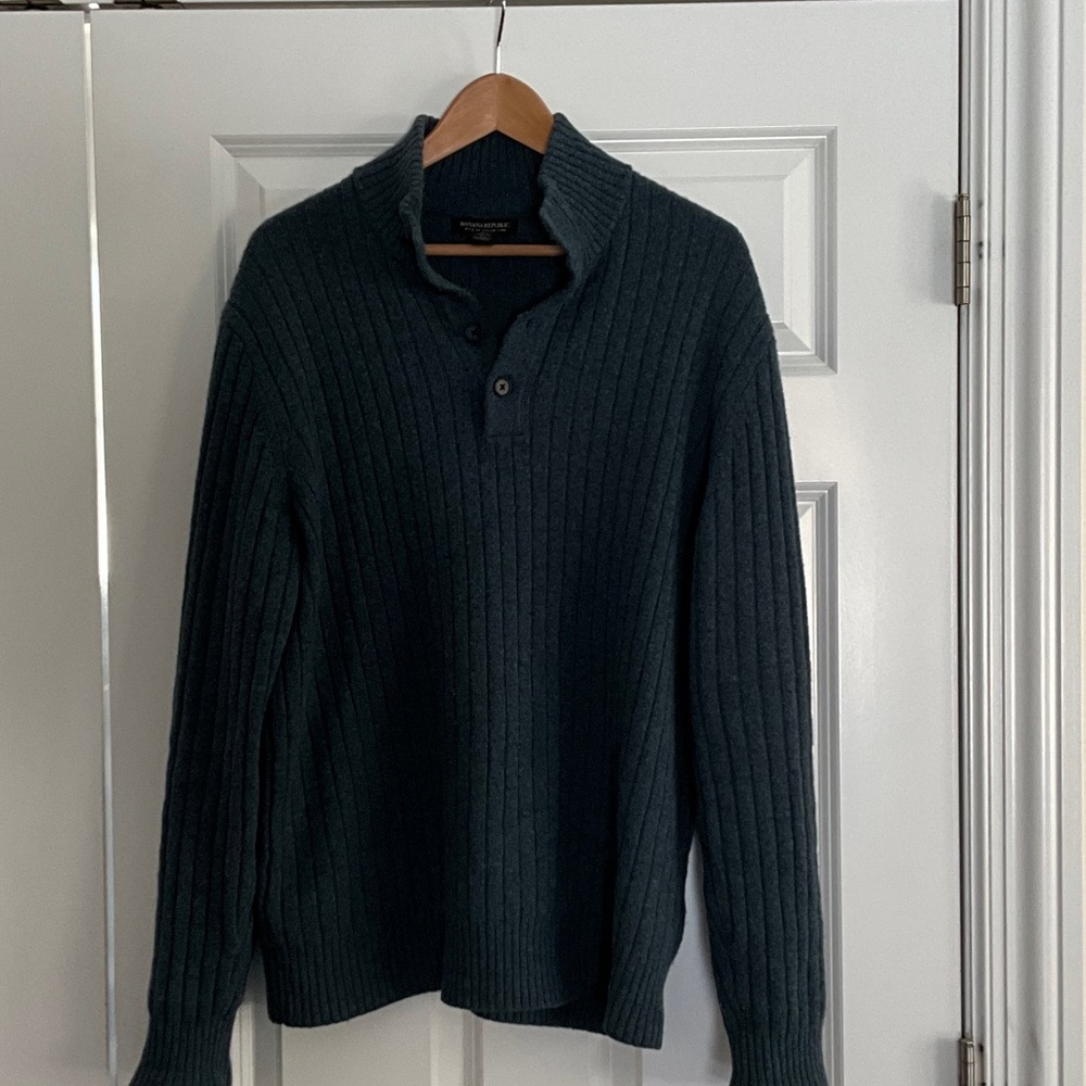 Banana Republic Men's Deep Green Zip Up Sweater